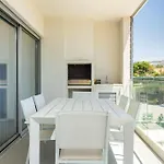 1 By Ici *