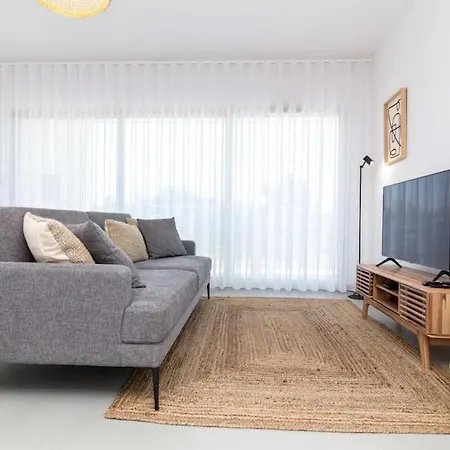 D - Luxurious & Playground & Garage Apartment