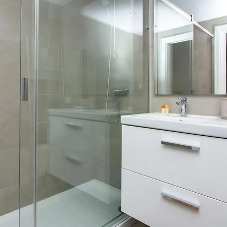 D - Luxurious & Playground & Garage Apartment